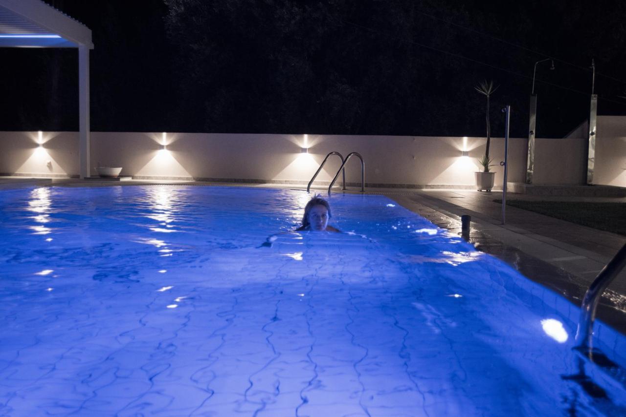 Oasis Hotel Perigiali 외부 사진