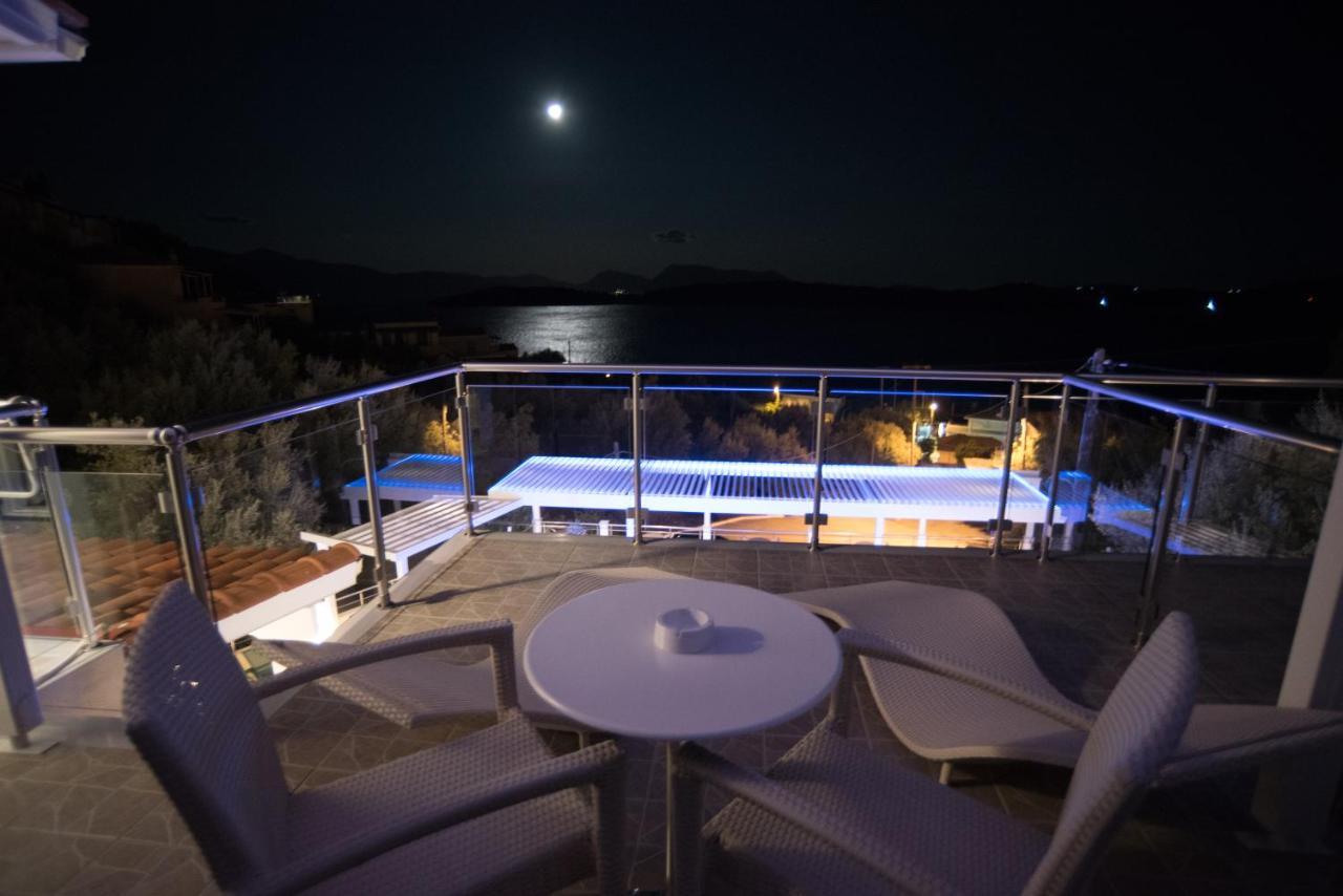 Oasis Hotel Perigiali 외부 사진